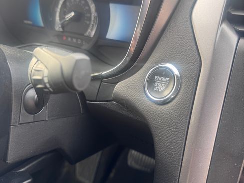 Used 2020 Ford Fusion SE image 15