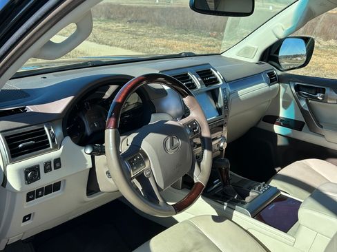Used 2019 Lexus GX 460 image 6
