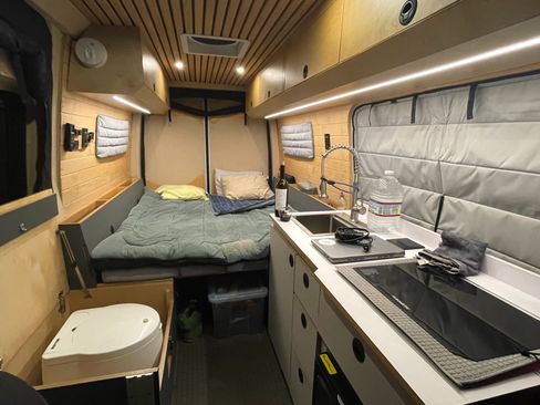 Used 2019 Mercedes-Benz Sprinter 2500 image 16
