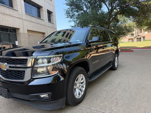 Used 2017 Chevrolet Suburban LT RWD image 8