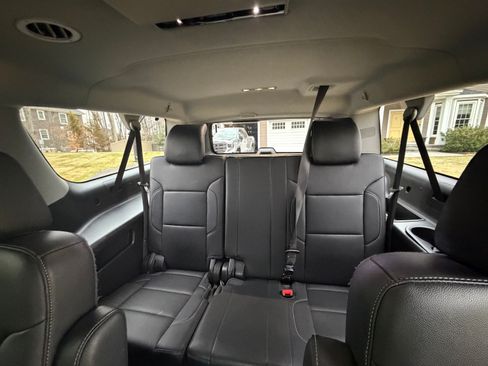 Used 2019 Chevrolet Suburban LT image 13