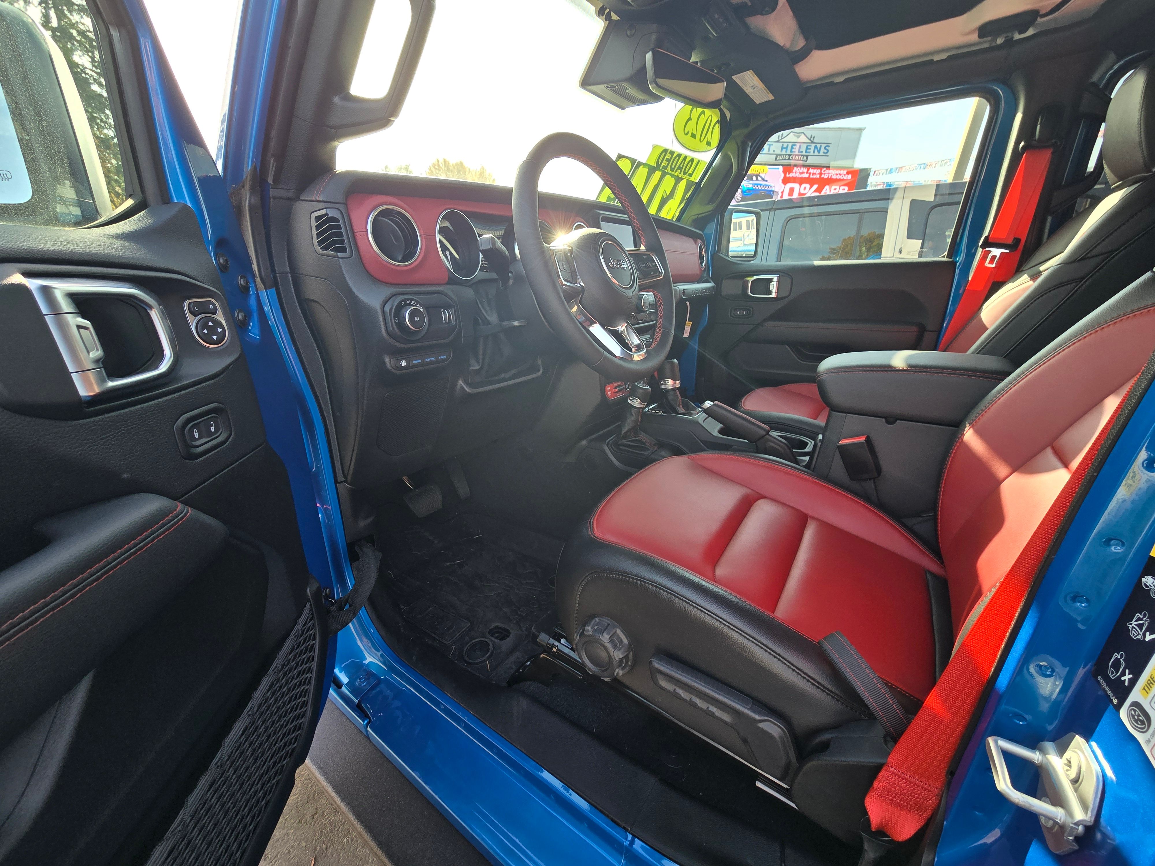 Used 2023 Jeep Wrangler Unlimited Rubicon 4xe AWD/4WD image 15