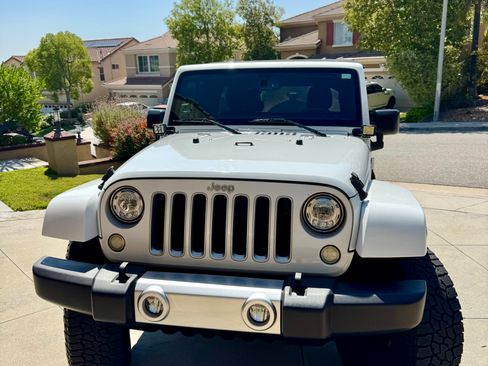 Used 2017 Jeep Wrangler Unlimited Sahara w/ Connectivity Group image 5