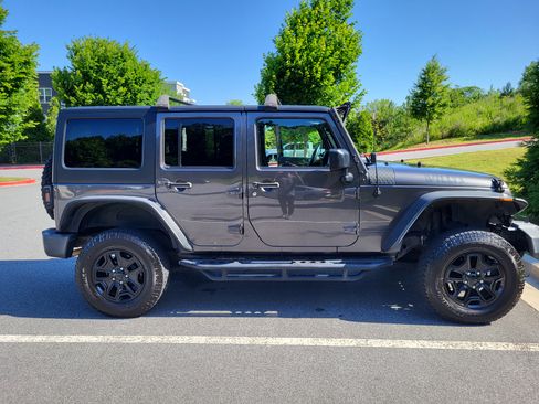 Used 2016 Jeep Wrangler Unlimited Sport image 5