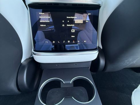 Used 2022 Tesla Model X Plaid image 13