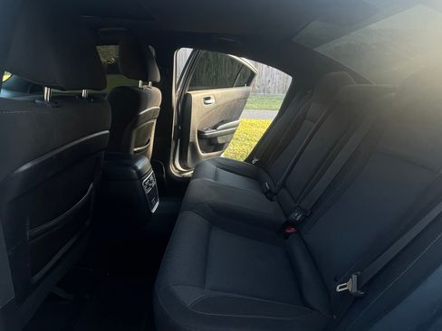 Used 2019 Dodge Charger SXT image 10