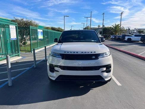 Used 2025 Land Rover Range Rover Sport Dynamic SE image 4