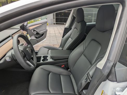 Used 2022 Tesla Model 3 Standard Sedan 4D image 18