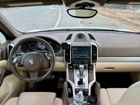 Used 2012 Porsche Cayenne S image 21