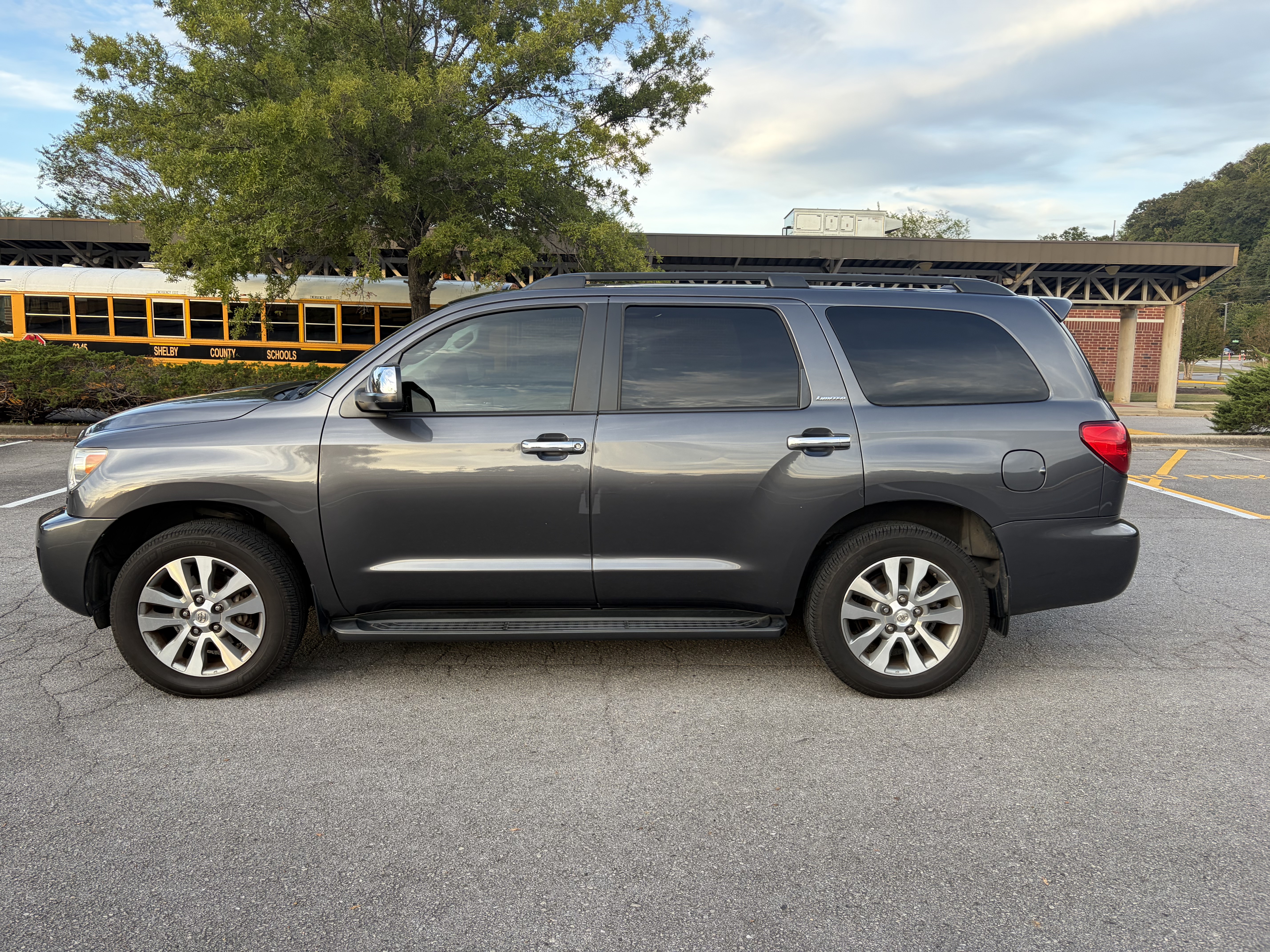 Used 2016 Toyota Sequoia Limited w/ Safety & Convenience Package RWD image 1