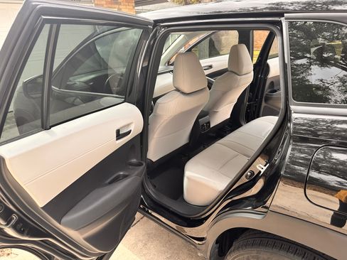 Used 2023 Toyota Corolla Cross L image 16