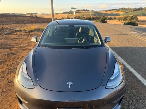 Used 2022 Tesla Model 3 Standard Range RWD image 4