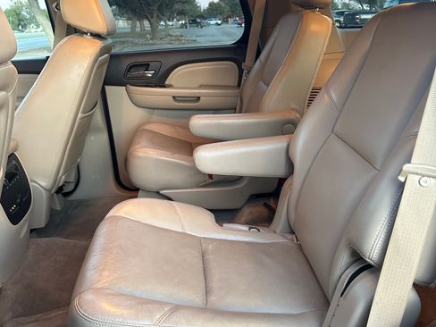 Used 2009 GMC Yukon Denali image 16