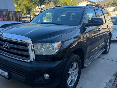Used 2016 Toyota Sequoia SR5 RWD image 2
