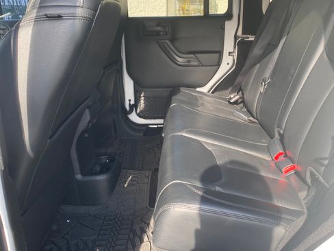 Used 2017 Jeep Wrangler Unlimited Sahara image 15