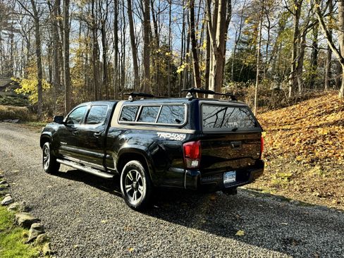 Used 2019 Toyota Tacoma TRD Sport image 8