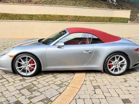 Used 2017 Porsche 911 Carrera S image 2