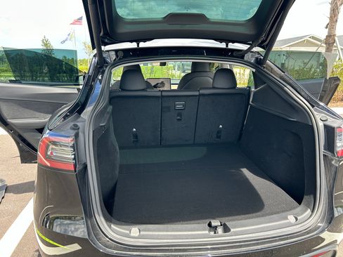 Used 2023 Tesla Model Y Performance image 11