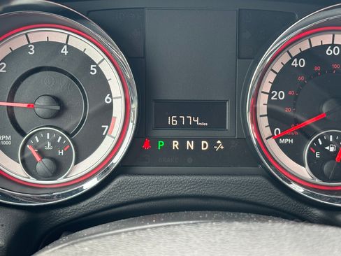 Used 2016 Dodge Grand Caravan SE image 10