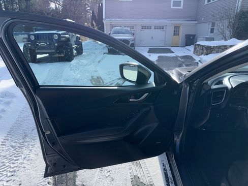 Used 2014 MAZDA MAZDA3 i Touring w/ Technology Package image 28