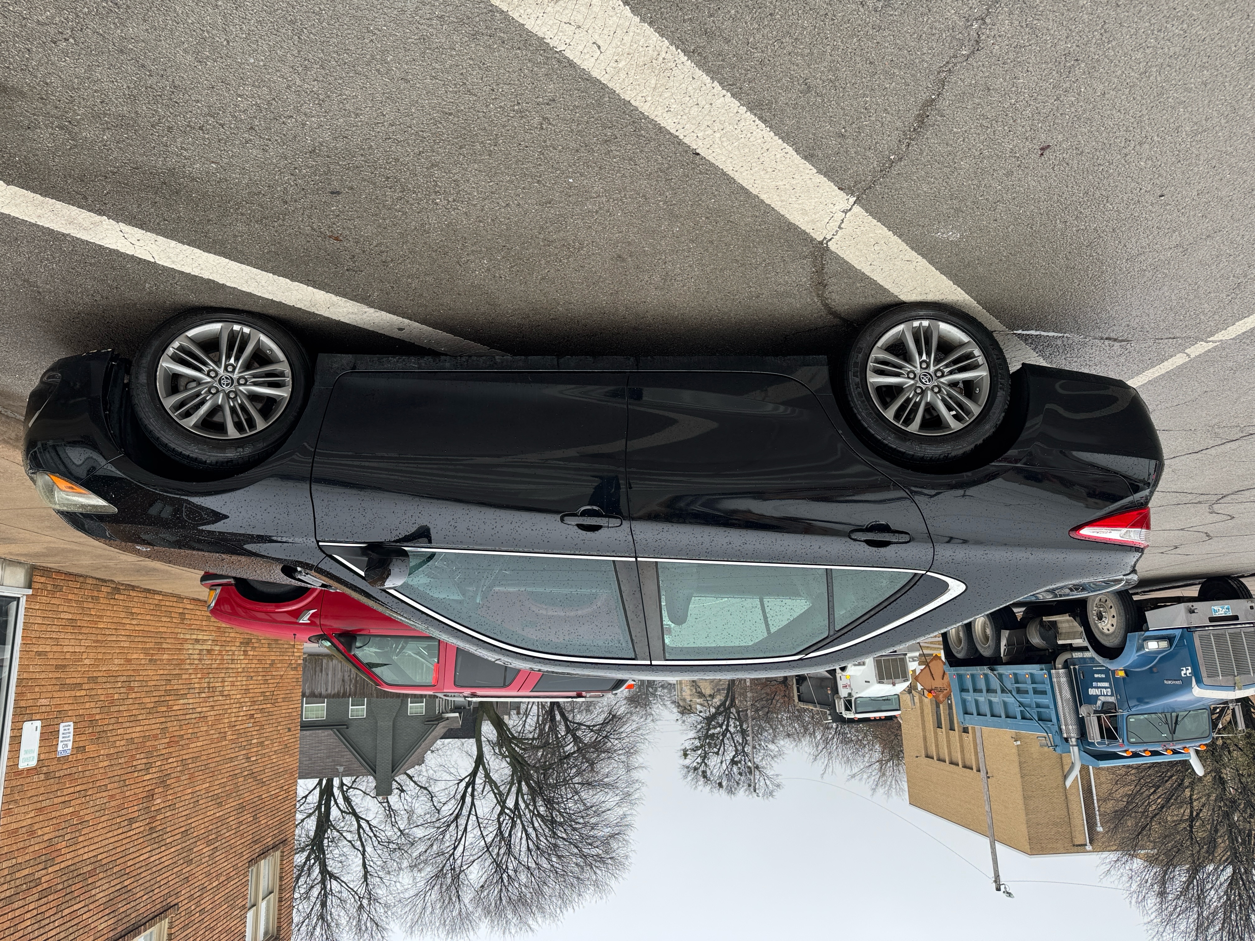 Used 2015 Toyota Camry SE FWD image 2
