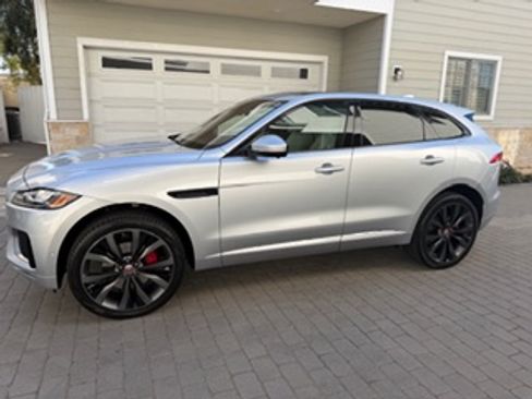 Used 2017 Jaguar F-PACE First Edition image 1