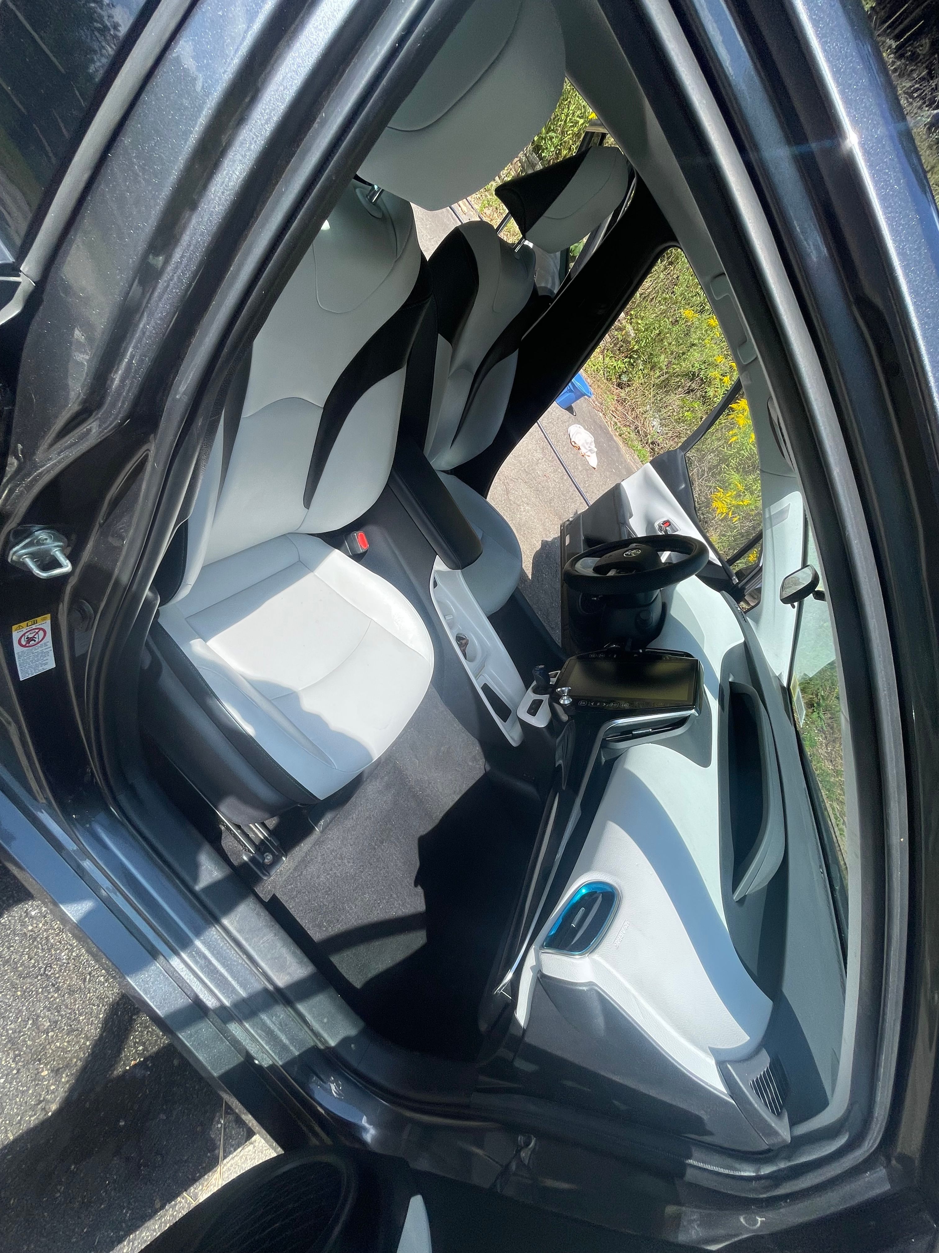 Used 2018 Toyota Prius Prime Premium FWD image 12
