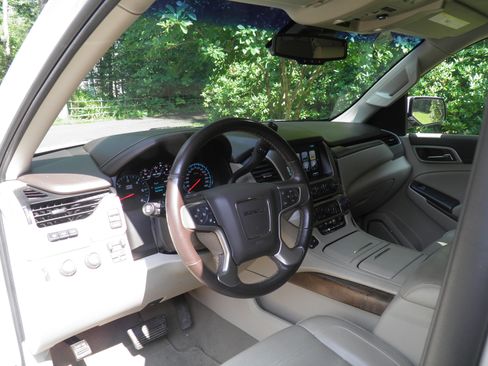 Used 2020 GMC Yukon Denali w/ Denali Ultimate Package image 13