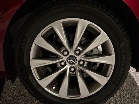 Used 2017 Toyota Camry XLE image 6