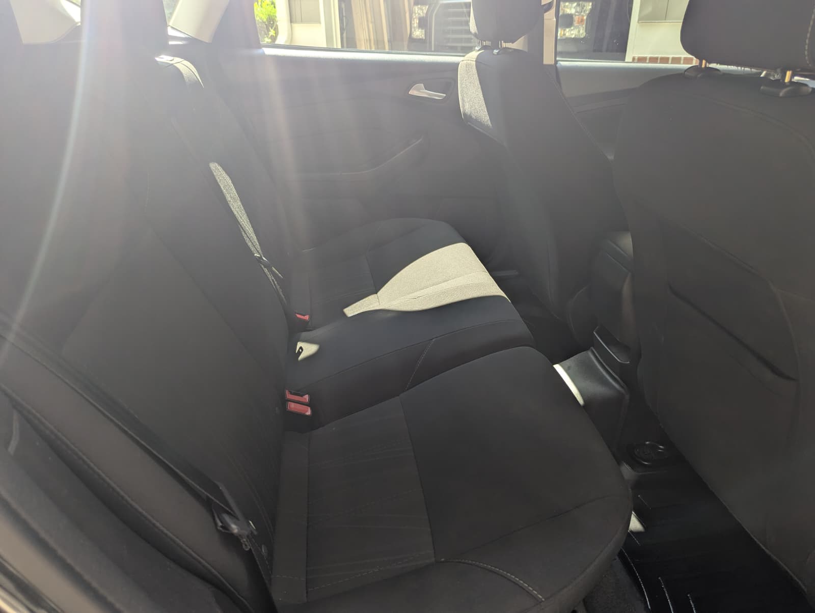 Used 2018 Ford Focus SE FWD image 12