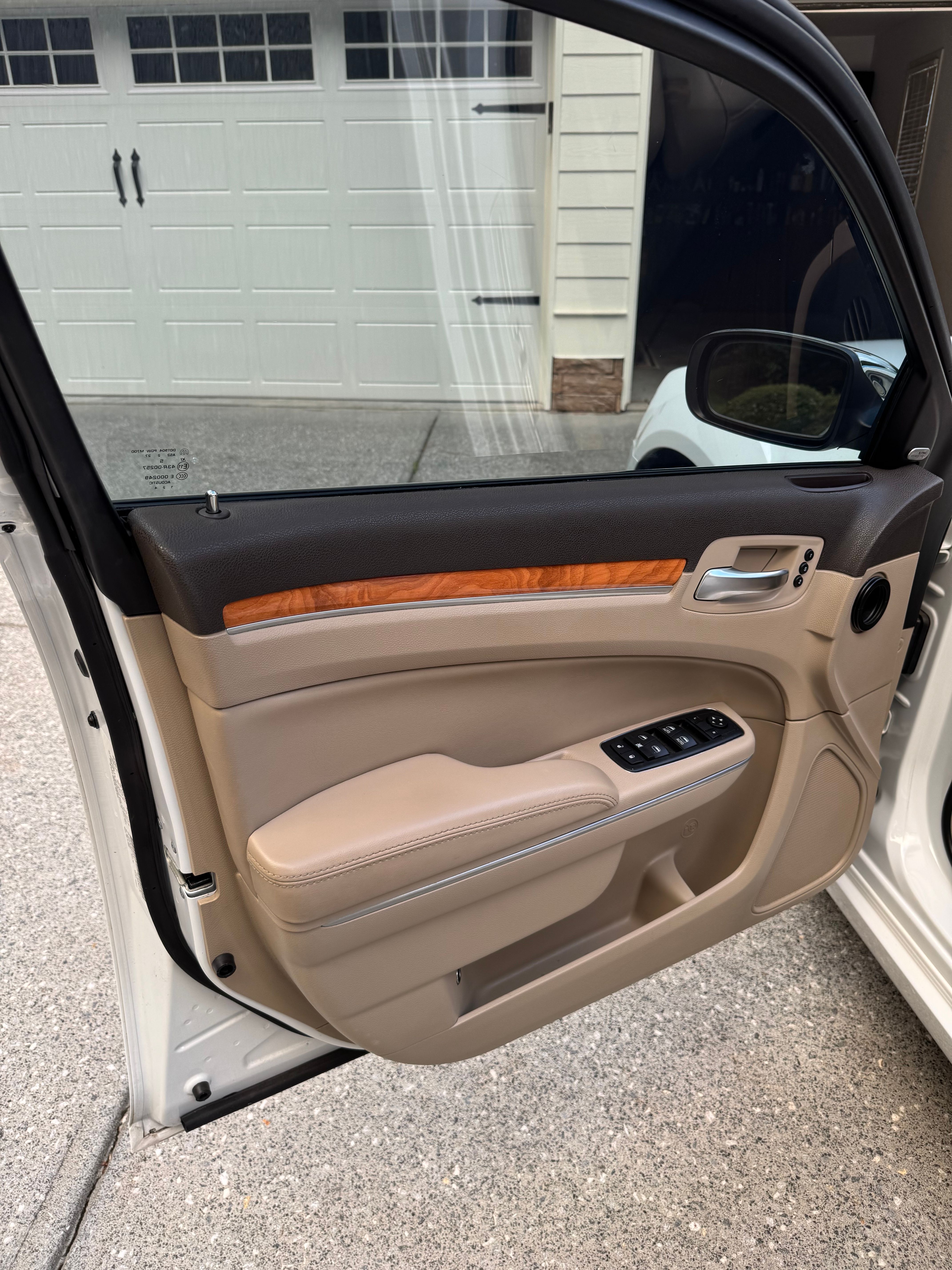 Used 2013 Chrysler 300 C RWD image 10