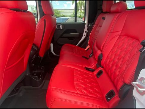 Used 2023 Jeep Gladiator Overland image 4