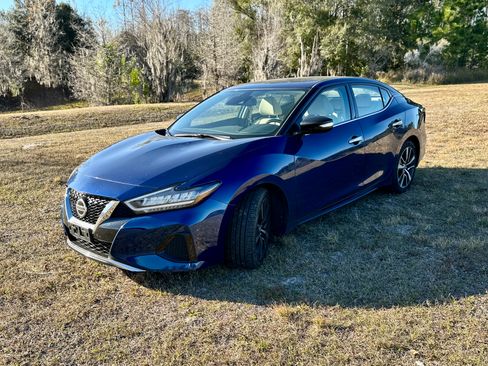 Used 2022 Nissan Maxima SV image 2