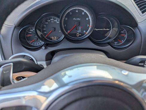 Used 2011 Porsche Cayenne Turbo image 18