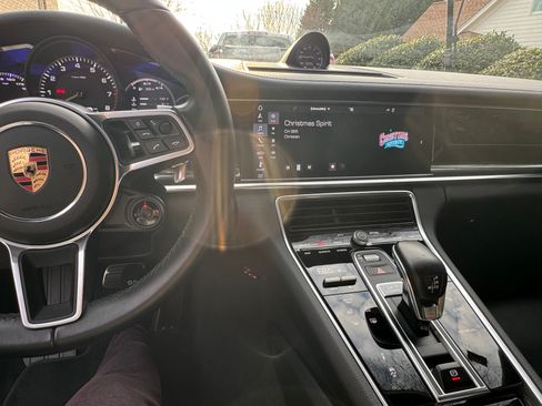 Used 2020 Porsche Panamera 4 image 9