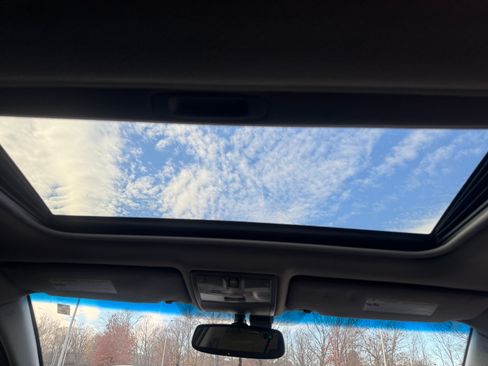 Used 2011 Toyota Avalon Limited image 5