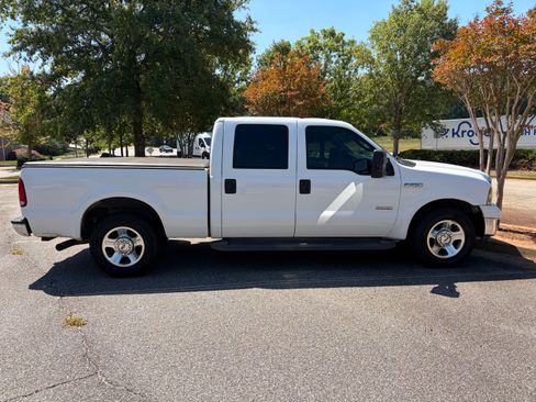 Used 2007 Ford F250 Lariat RWD image 1