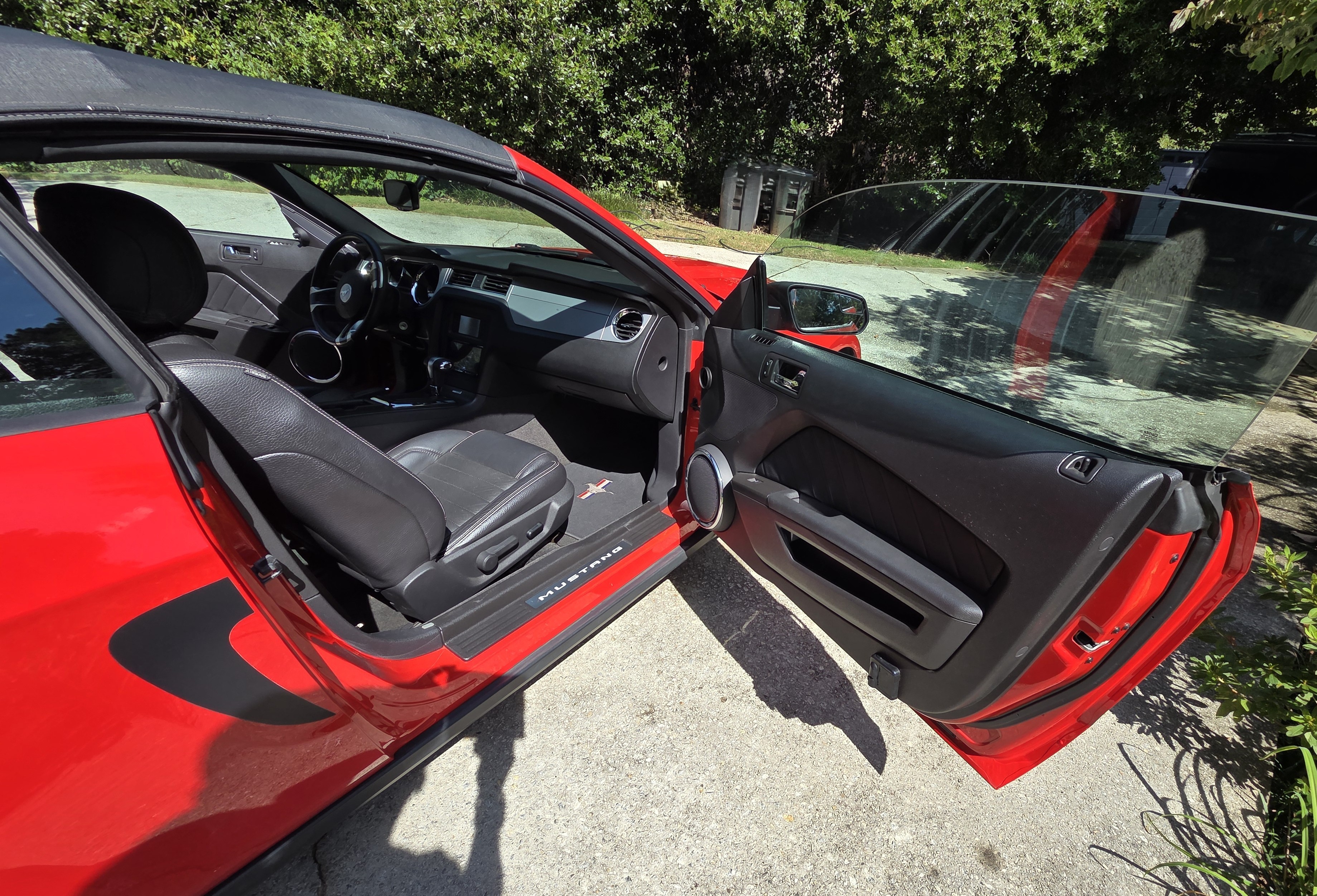 Used 2012 Ford Mustang Premium w/ Electronics Pkg RWD image 18