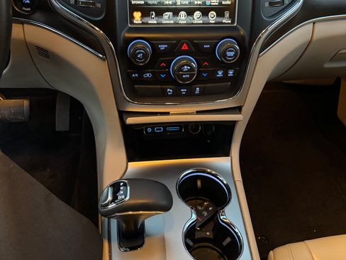 Used 2015 Jeep Grand Cherokee Limited image 10