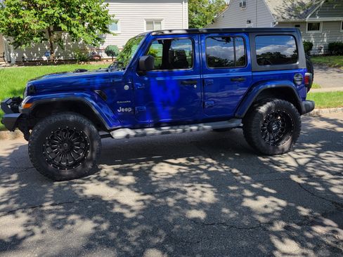 Used 2019 Jeep Wrangler Unlimited Sahara image 4