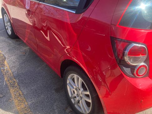 Used 2014 Chevrolet Sonic LT w/ Fun and Sun Package image 8