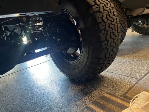 Used 2018 Jeep Wrangler Unlimited Sahara AWD/4WD image 17