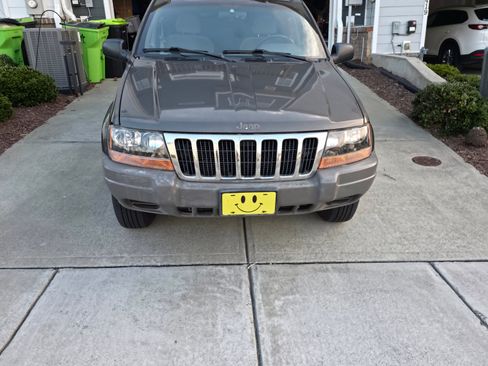 Used 2000 Jeep Grand Cherokee Laredo image 1