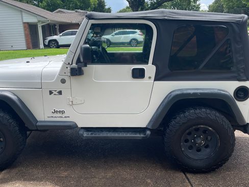 Used 2004 Jeep Wrangler X w/ Convenience Group AWD/4WD image 2