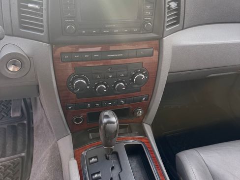 Used 2005 Jeep Grand Cherokee Limited image 9