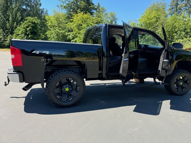 Used 2011 Chevrolet Silverado 1500 LT w/ All-Star Edition AWD/4WD image 5