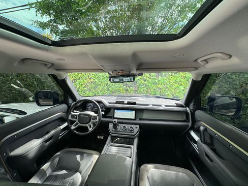 Used 2020 Land Rover Defender 110 SE image 12