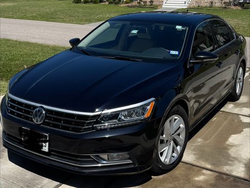 Used 2018 Volkswagen Passat 2.0T SE w/ SE Lighting Package image 2