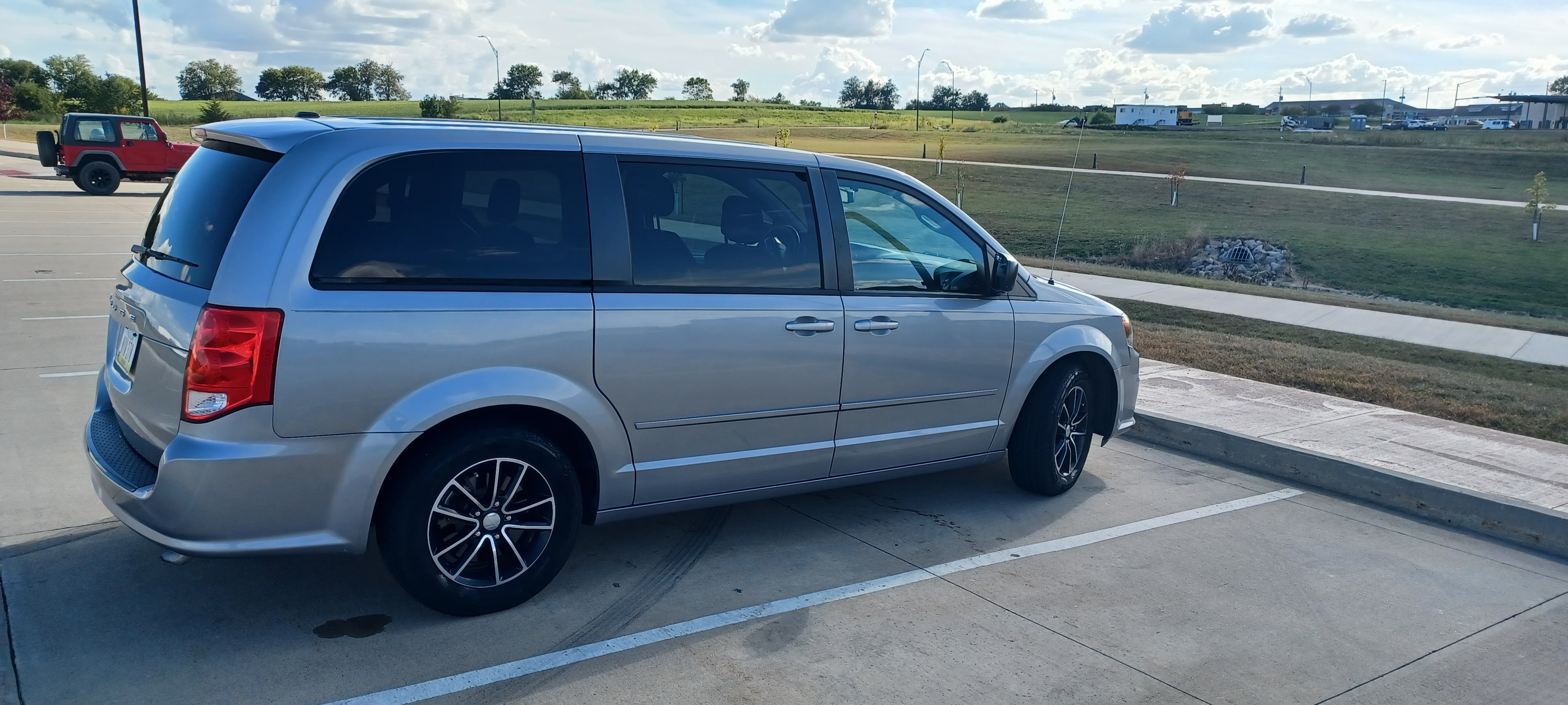 Used 2015 Dodge Grand Caravan SE w/ Quick Order Package 29E SE FWD image 6
