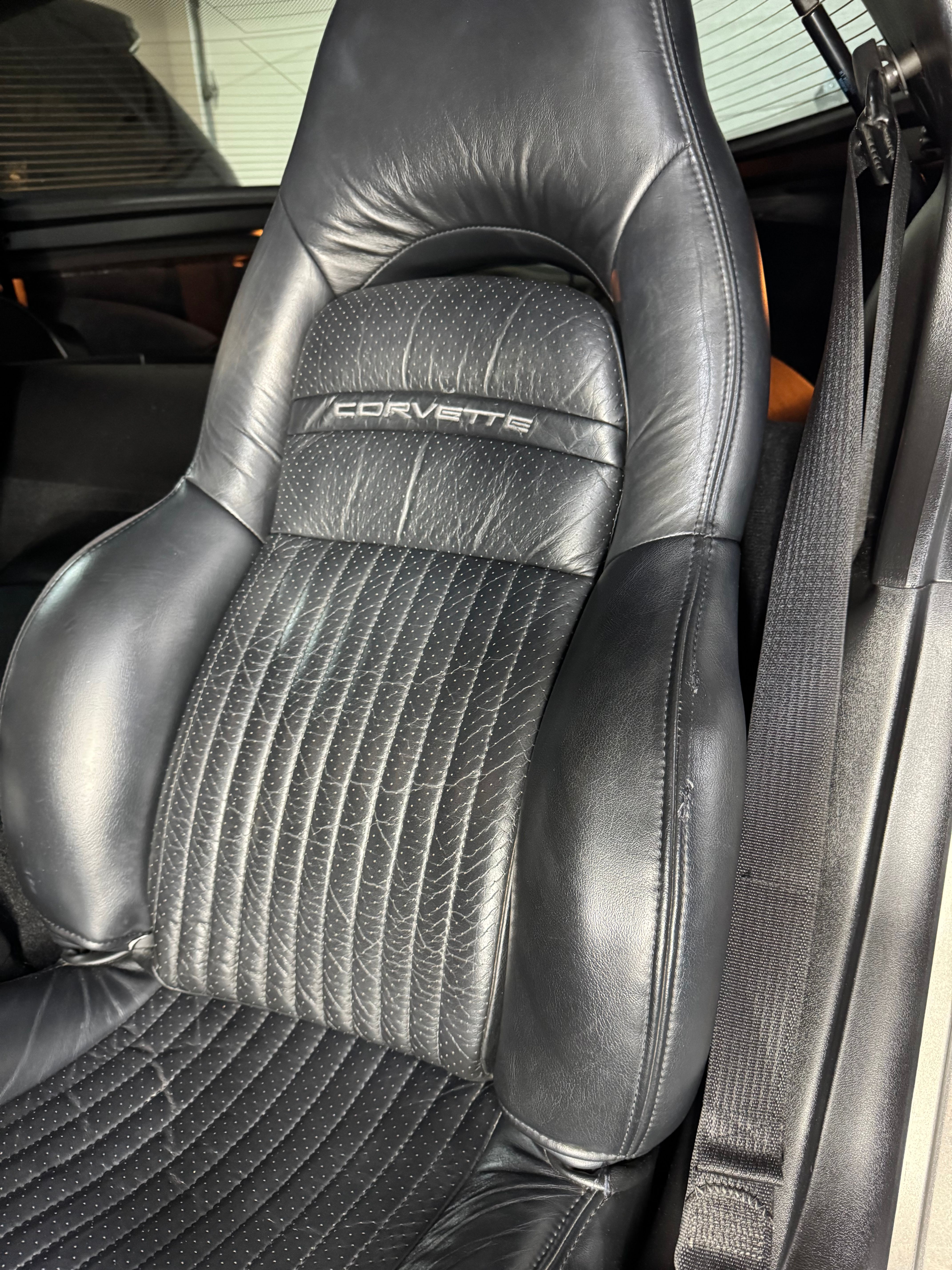 Used 2001 Chevrolet Corvette Coupe w/ Preferred Equipment Group2 RWD image 10